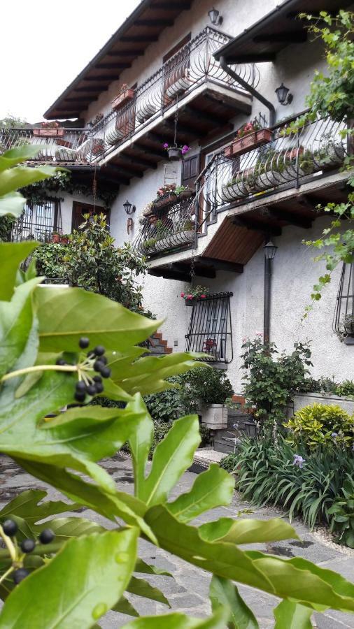 "La Taverna" B&B Airuno エクステリア 写真