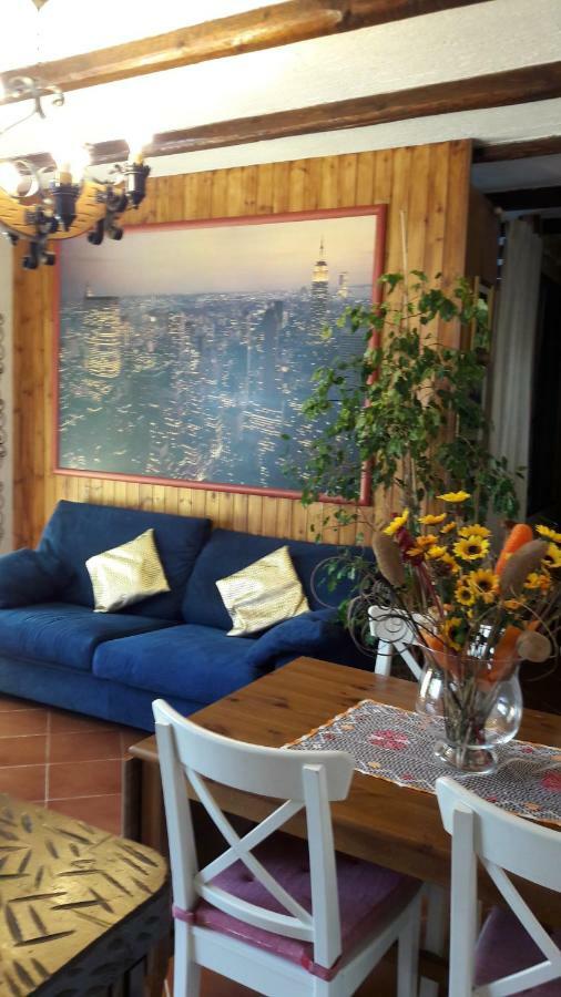 "La Taverna" B&B Airuno エクステリア 写真